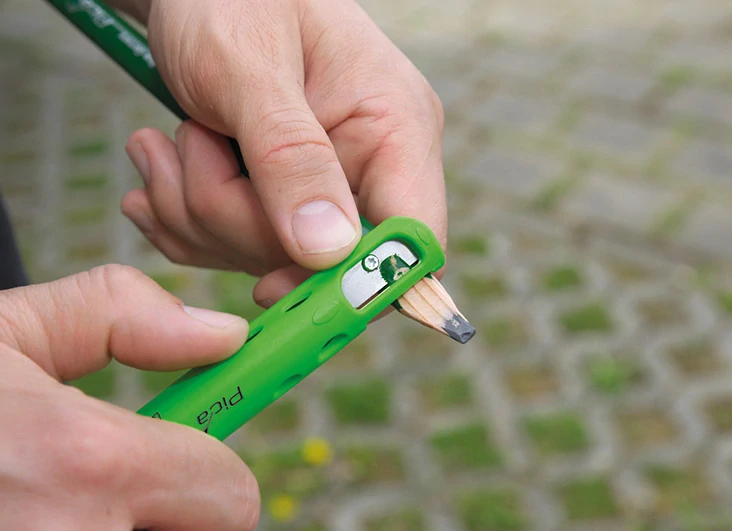 Praktický držák tužky s ořezávátkem v jednom s univerzální tužkou, 50504, Pica POCKET