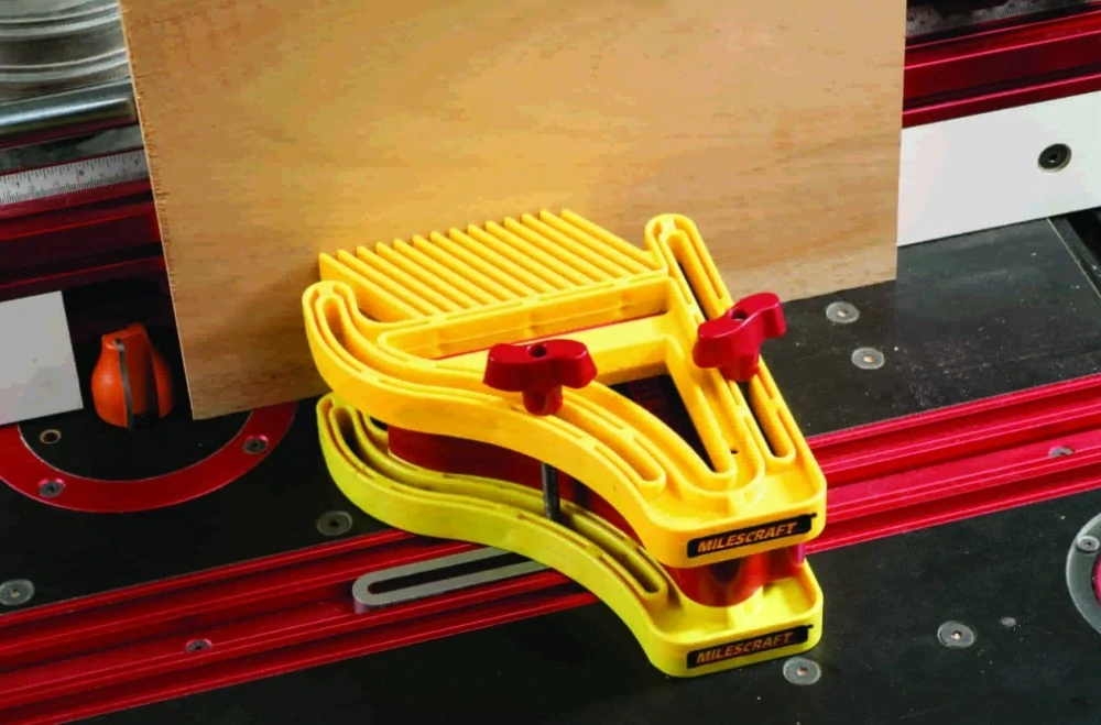 D/T FeatherBoard™ – přítlačný hřeben pro bezpečné řezání, Milescraft, M1407