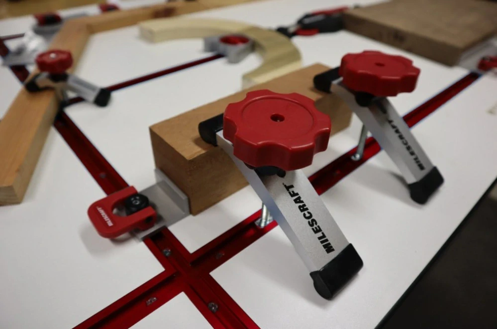 T-Trax - HoldDown100™ svěrka do vodicích lišt s T profilem 2ks, Milescraft, M4035